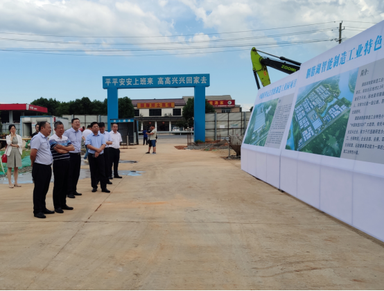 发展集团党委书记、董事长谭建华带队 赴沅江洽谈合作并出席签约仪式